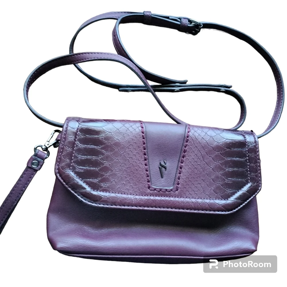 Simply Vera Vera Wang over the shoulder Burgundy bag measures 10.5 wx 6.…